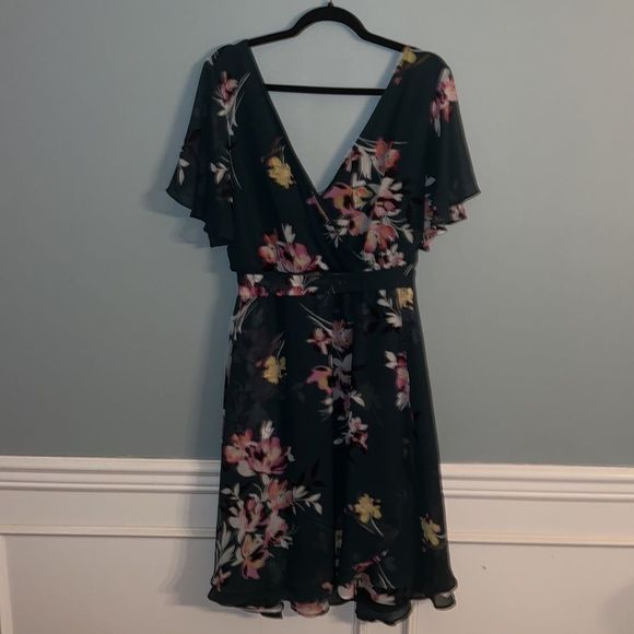 Torrid 2X Hunter green floral New faux wrap dress midi length - Picture 9 of 16